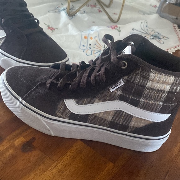 High top Women’s Vans- 8.5 - Picture 2 of 9